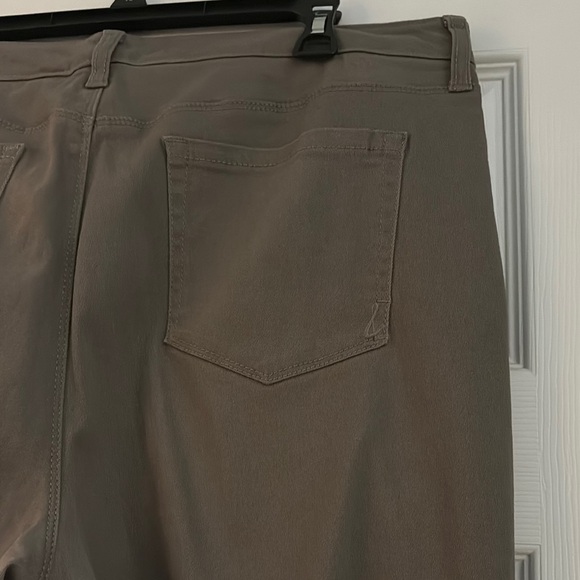 Style & Co. Women's Skinny Jeans - Olive - Picture 4 of 4